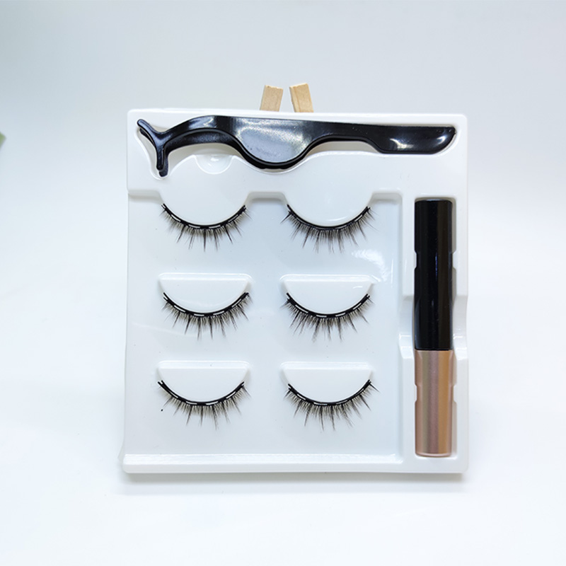 Bulu Mata Magnetik Alami Dengan Eyeliner